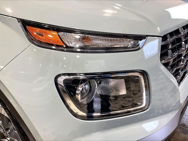 Used 2025 Hyundai Venue SEL image 31