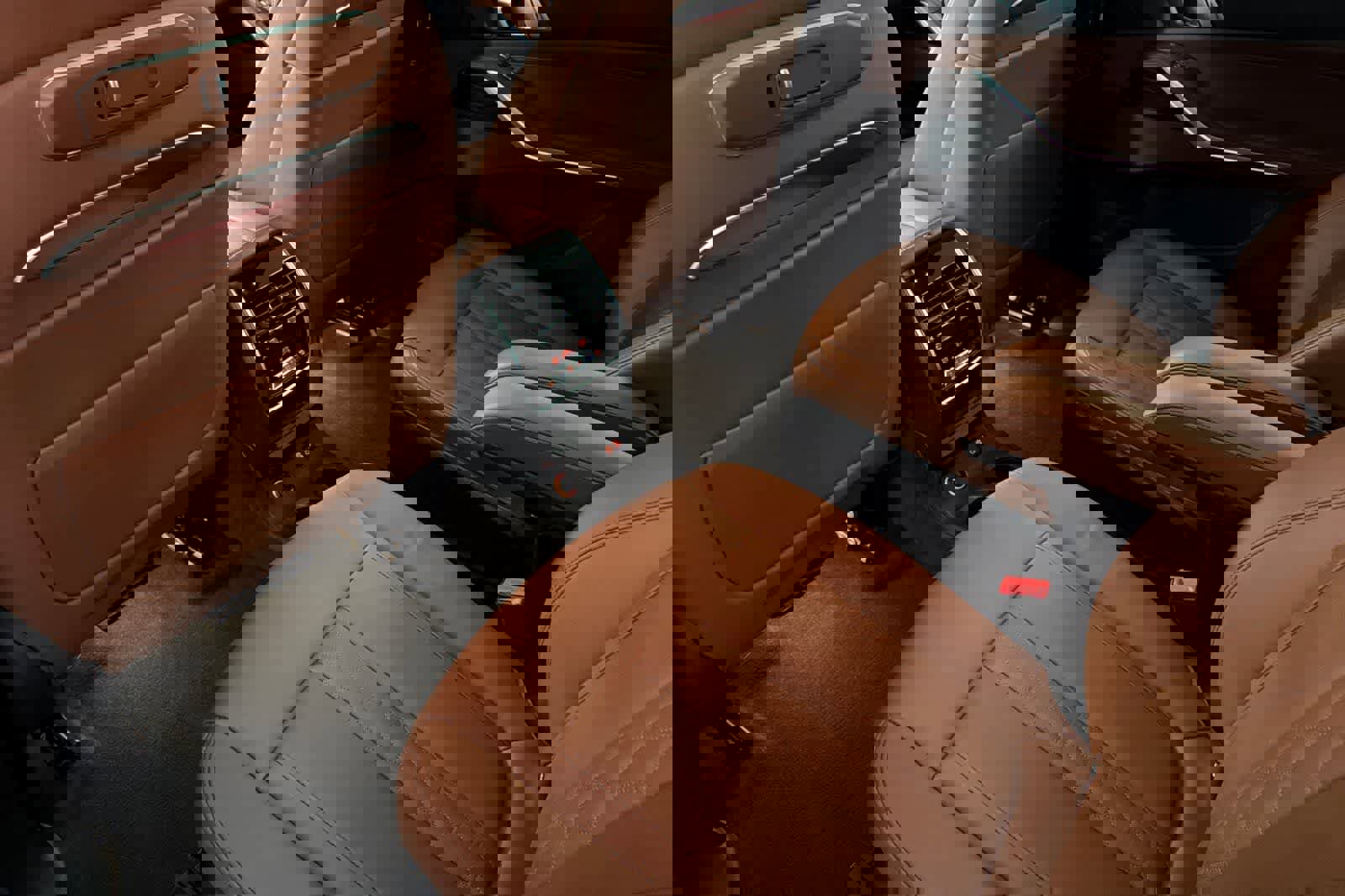 Certified 2024 BMW X7 xDrive40i w/ M Sport Package image 4