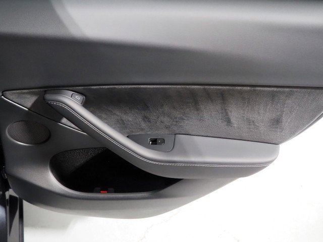 Used 2025 Tesla Model Y AWD image 58