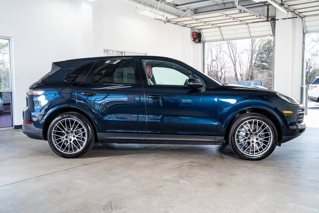 Used 2022 Porsche Cayenne Platinum Edition image 5