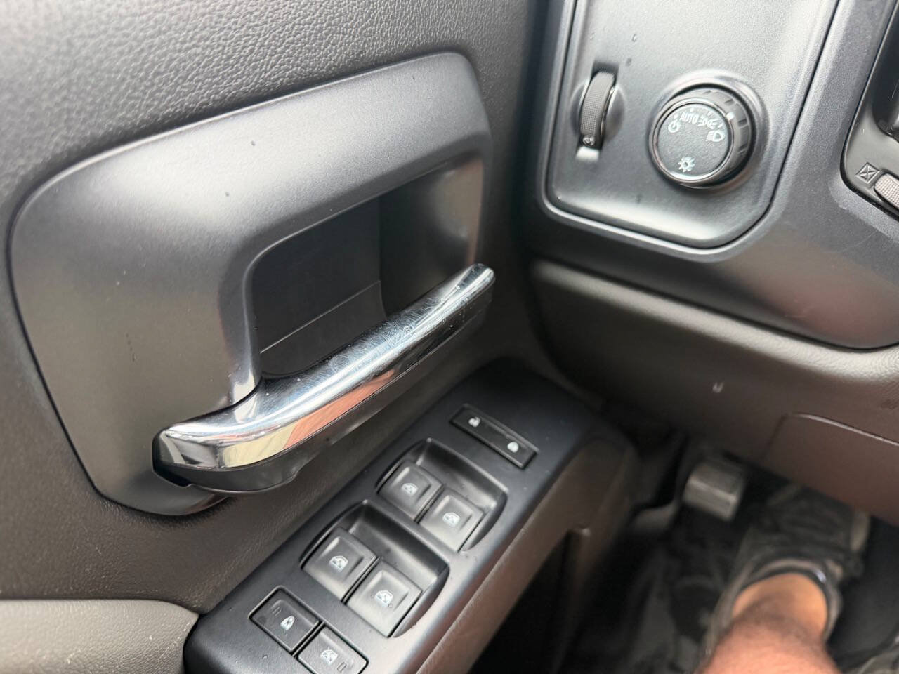 Used 2018 Chevrolet Silverado 2500 W/T w/ Snow Plow Prep Package AWD/4WD image 13