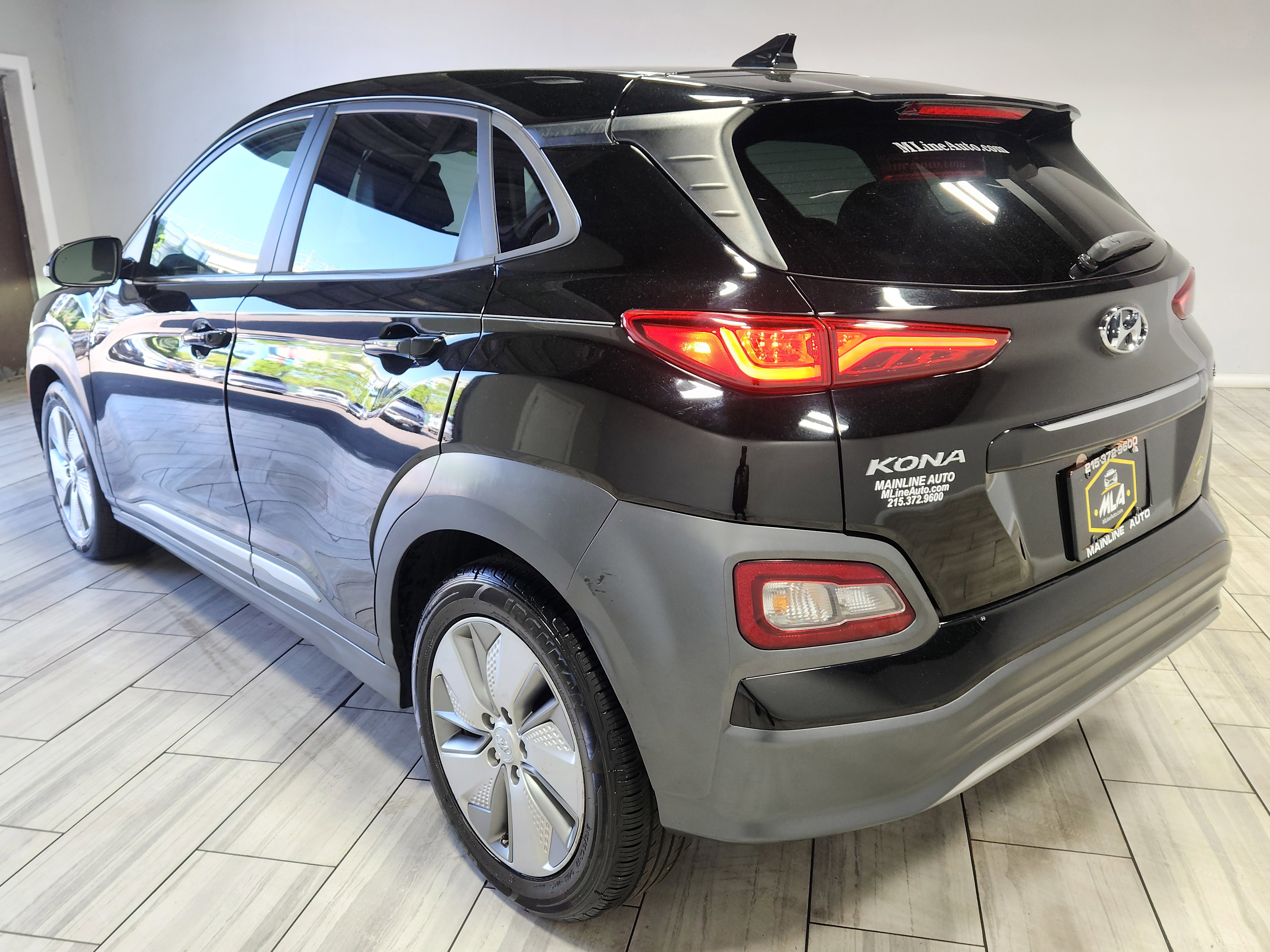 Used 2021 Hyundai Kona Limited FWD image 3