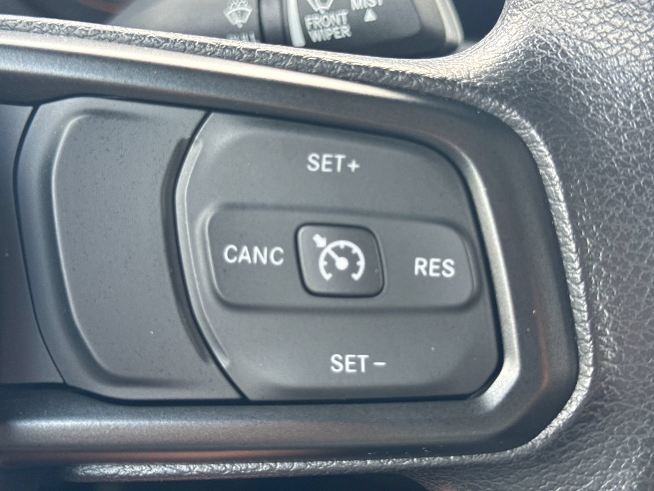 Used 2025 Jeep Gladiator Sport AWD/4WD image 25