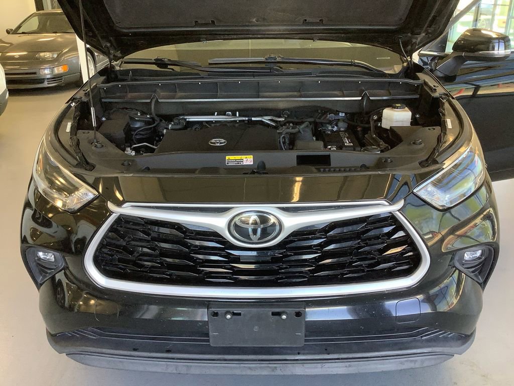 Used 2021 Toyota Highlander XLE image 21