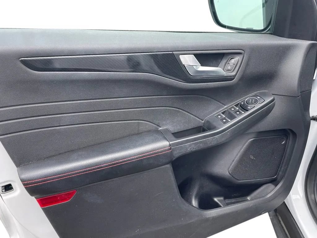 Used 2023 Ford Escape ST-Line Select AWD/4WD image 9