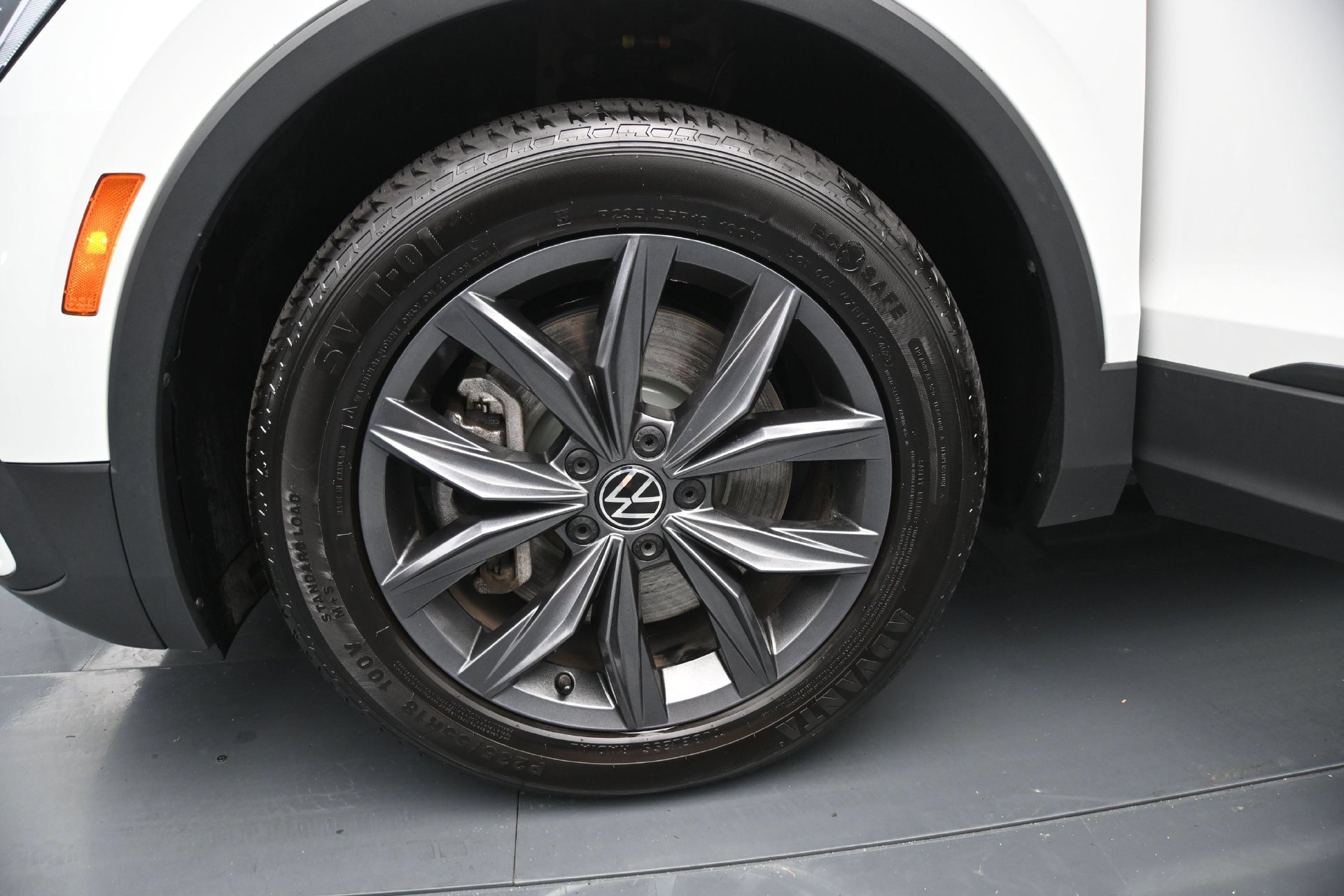 Used 2022 Volkswagen Tiguan SE FWD image 27