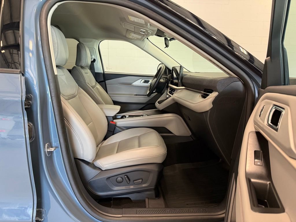 Certified 2025 Ford Explorer Active w/ Active Comfort Package AWD/4WD image 37