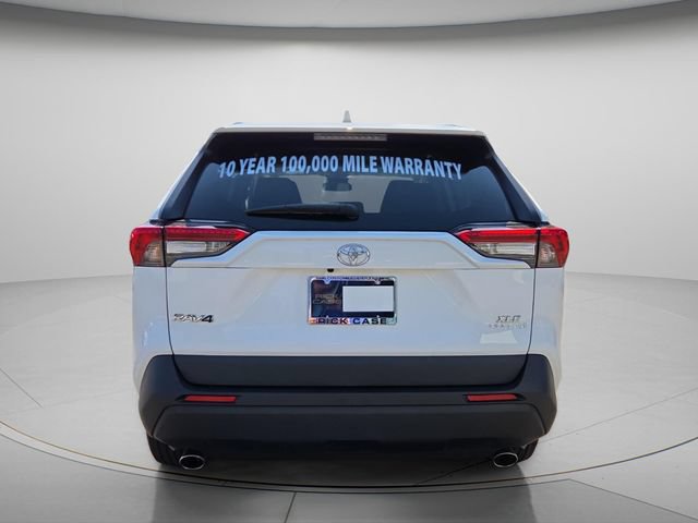 Used 2022 Toyota RAV4 XLE w/ Convenience Package FWD image 5