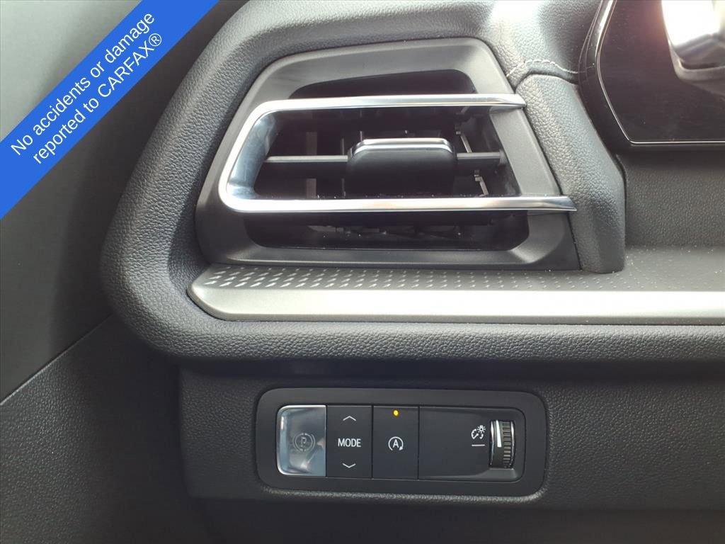 Used 2025 Chevrolet Traverse LT image 29