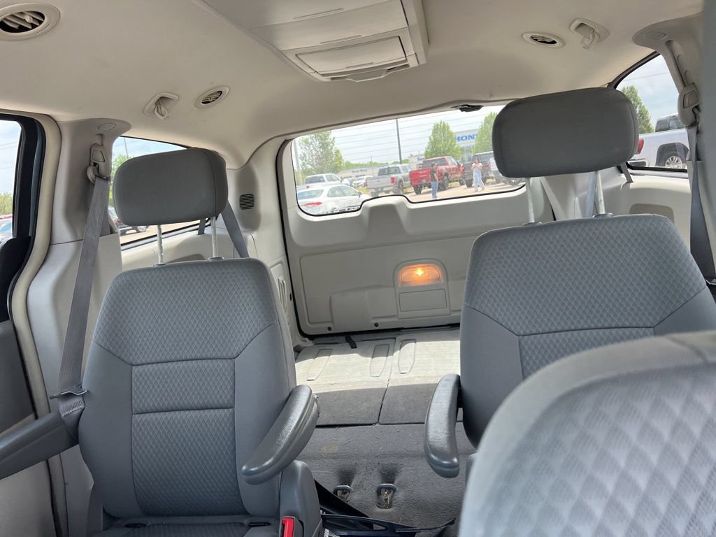 Used 2010 Chrysler Town & Country Touring FWD image 52