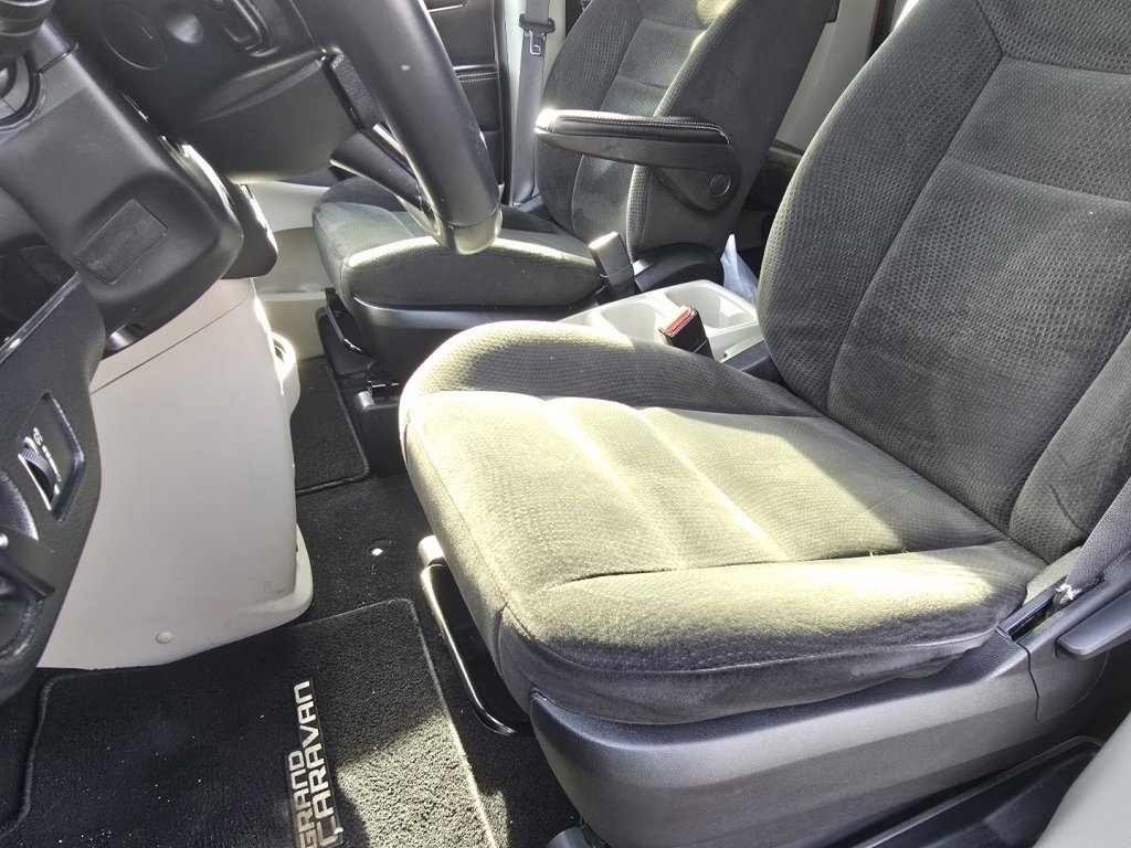 Used 2016 Dodge Grand Caravan SE image 17
