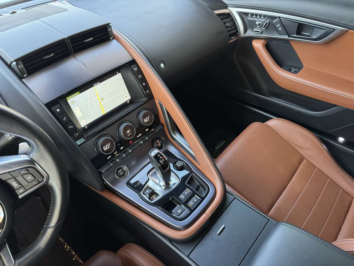 Used 2018 Jaguar F-TYPE Coupe RWD image 16