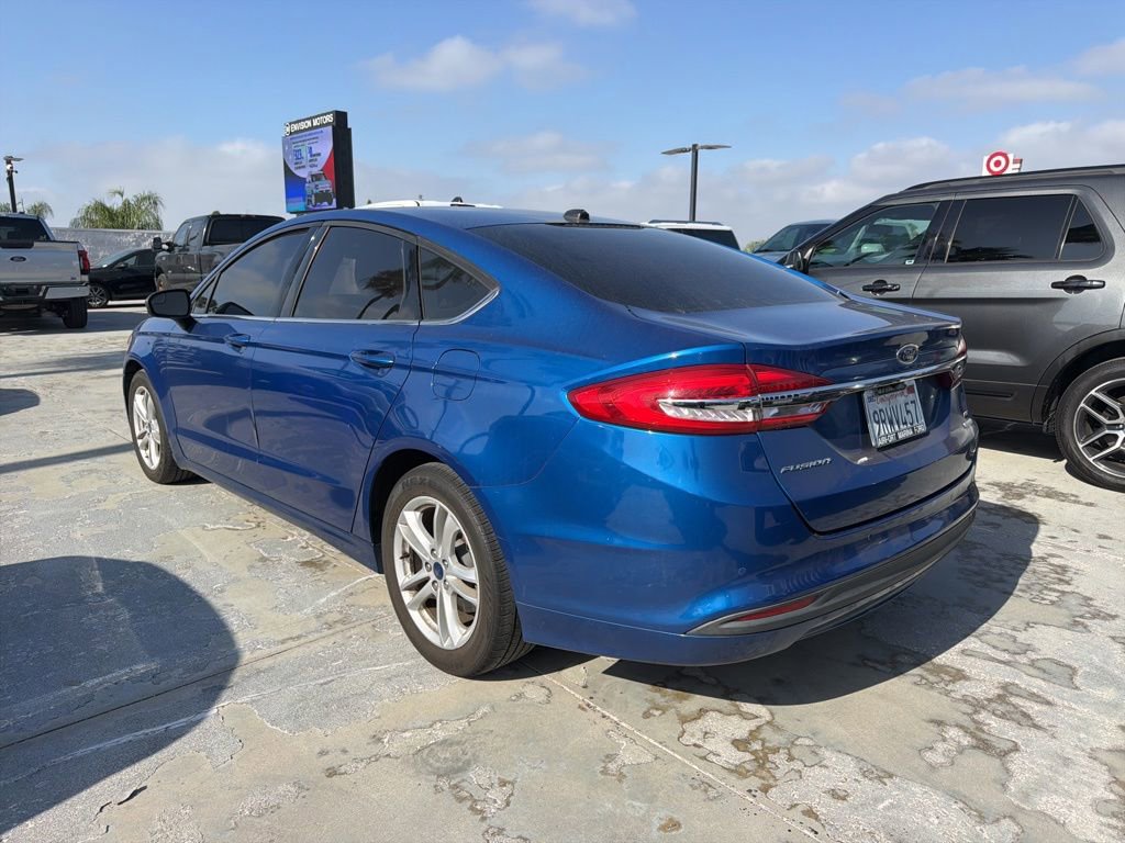 Used 2018 Ford Fusion SE w/ Fusion SE Technology Package FWD image 4