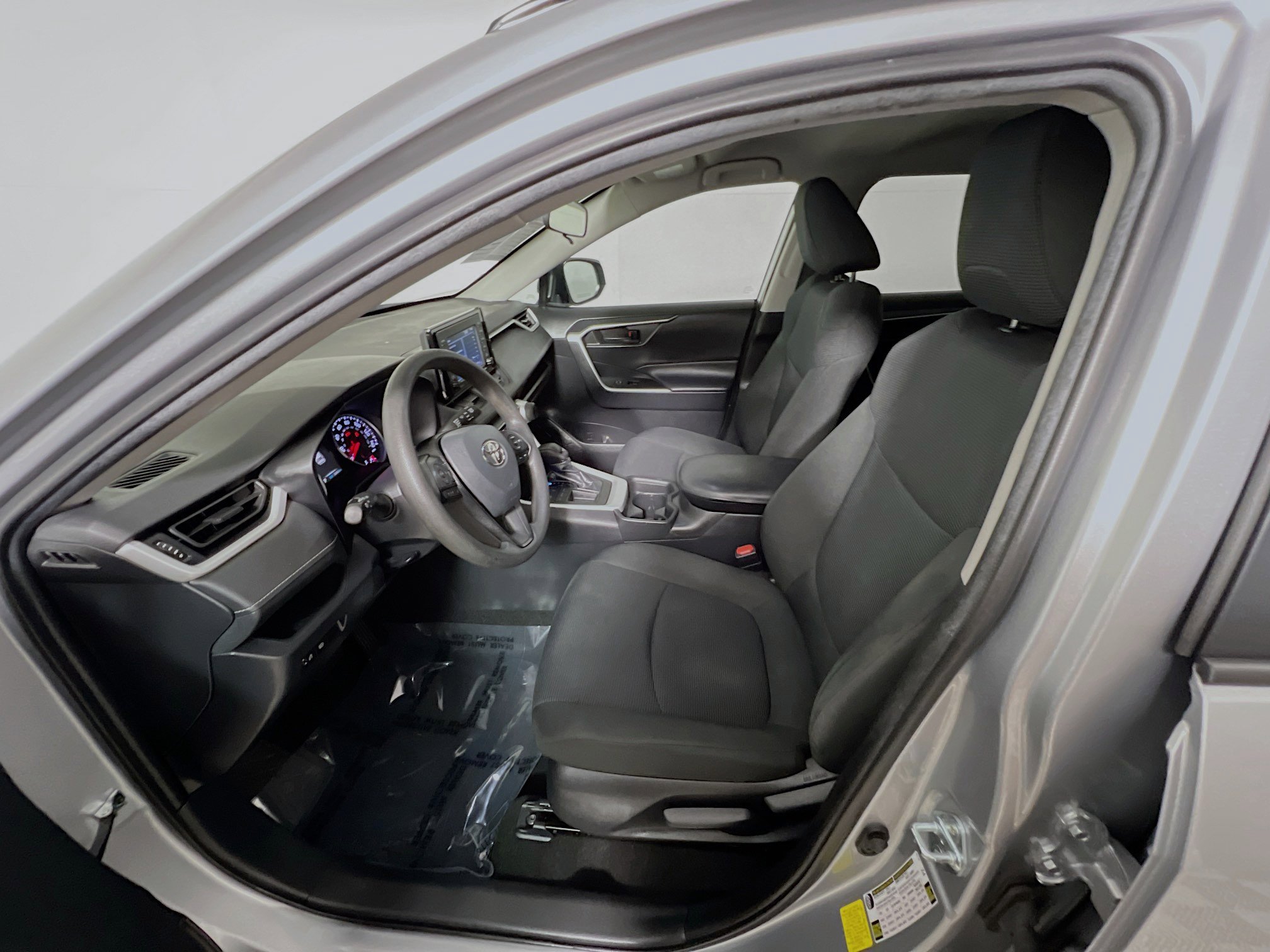 Used 2021 Toyota RAV4 LE image 15