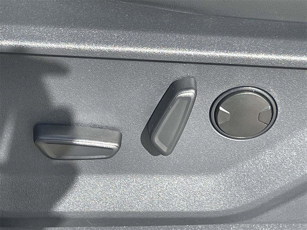 New 2025 Ford Expedition Active image 14