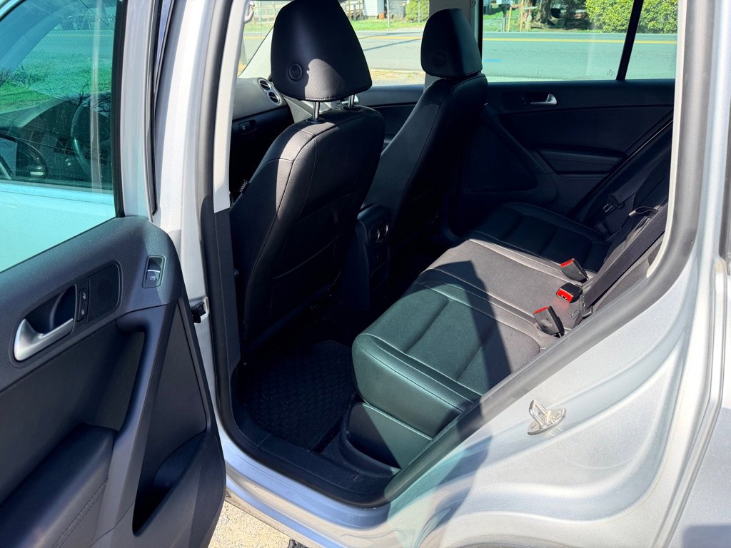 Used 2013 Volkswagen Tiguan SE image 12