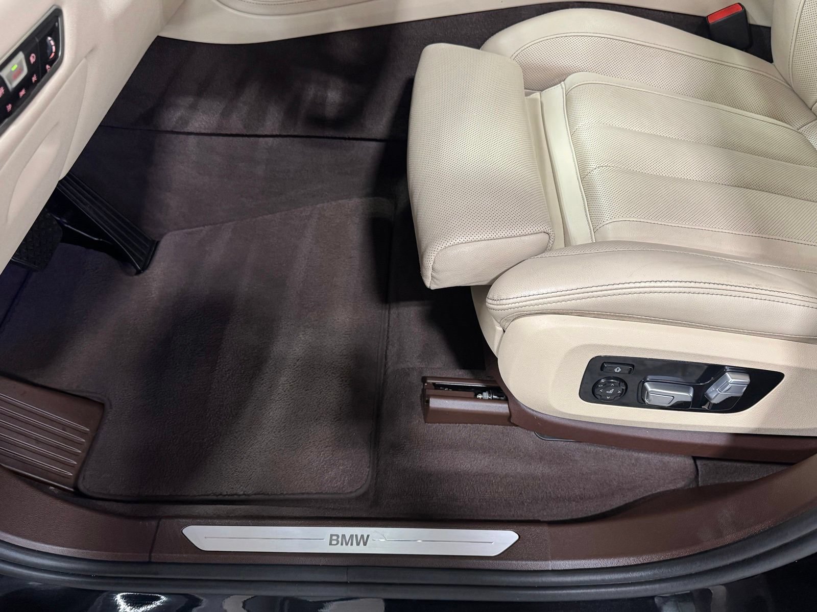 Used 2019 BMW X7 xDrive50i w/ Dynamic Handling Package AWD/4WD image 18