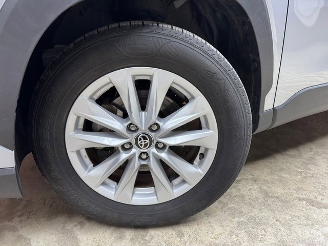Used 2022 Toyota Corolla Cross LE image 29
