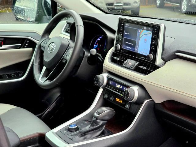 Used 2019 Toyota RAV4 Limited image 17