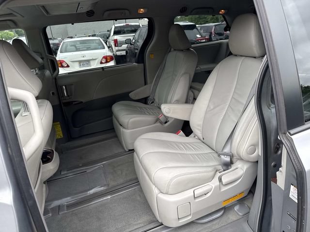 Used 2012 Toyota Sienna XLE w/ Entertainment Pkg AWD/4WD image 17