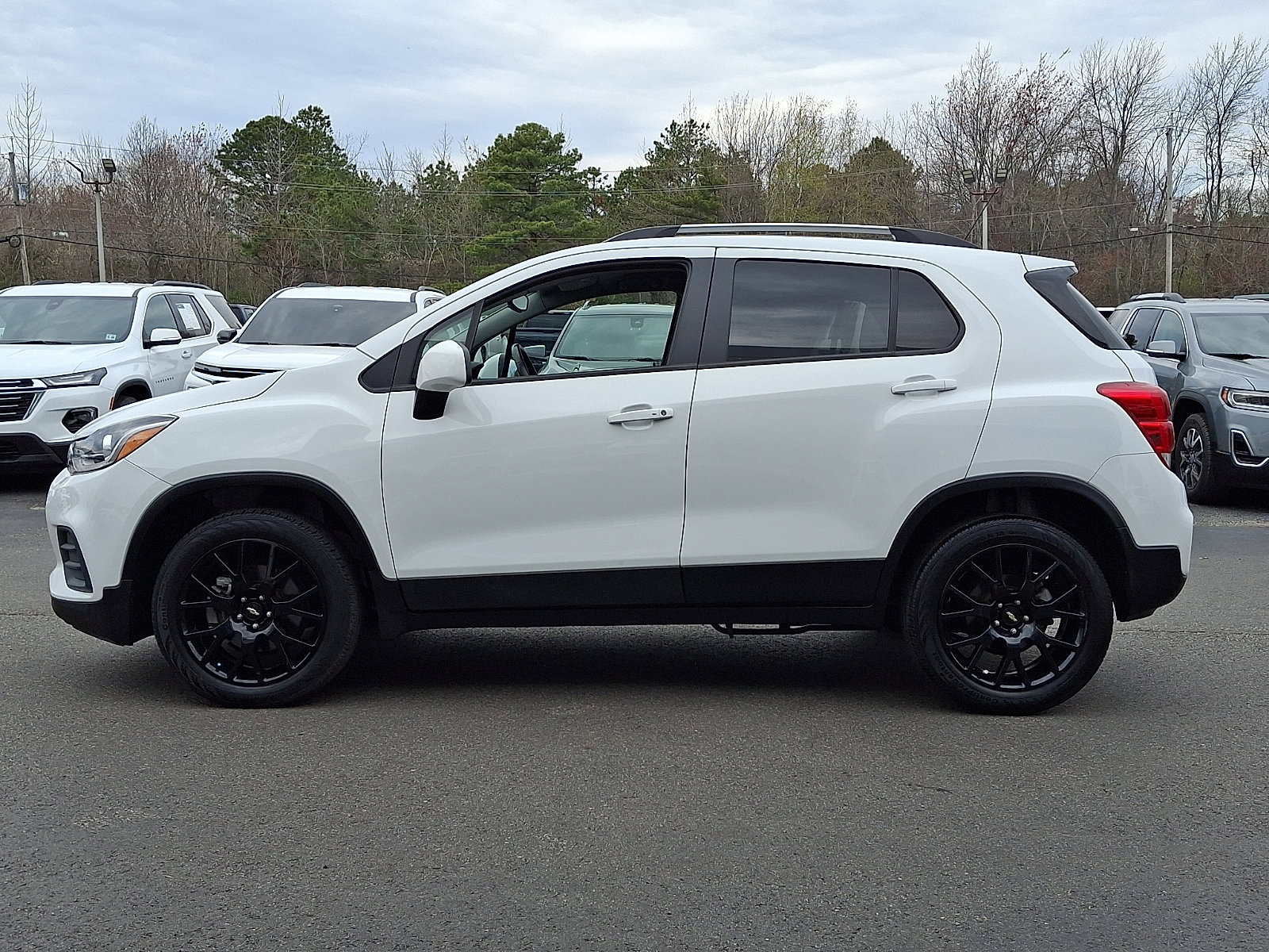 Used 2022 Chevrolet Trax LT w/ Driver Confidence Package image 4