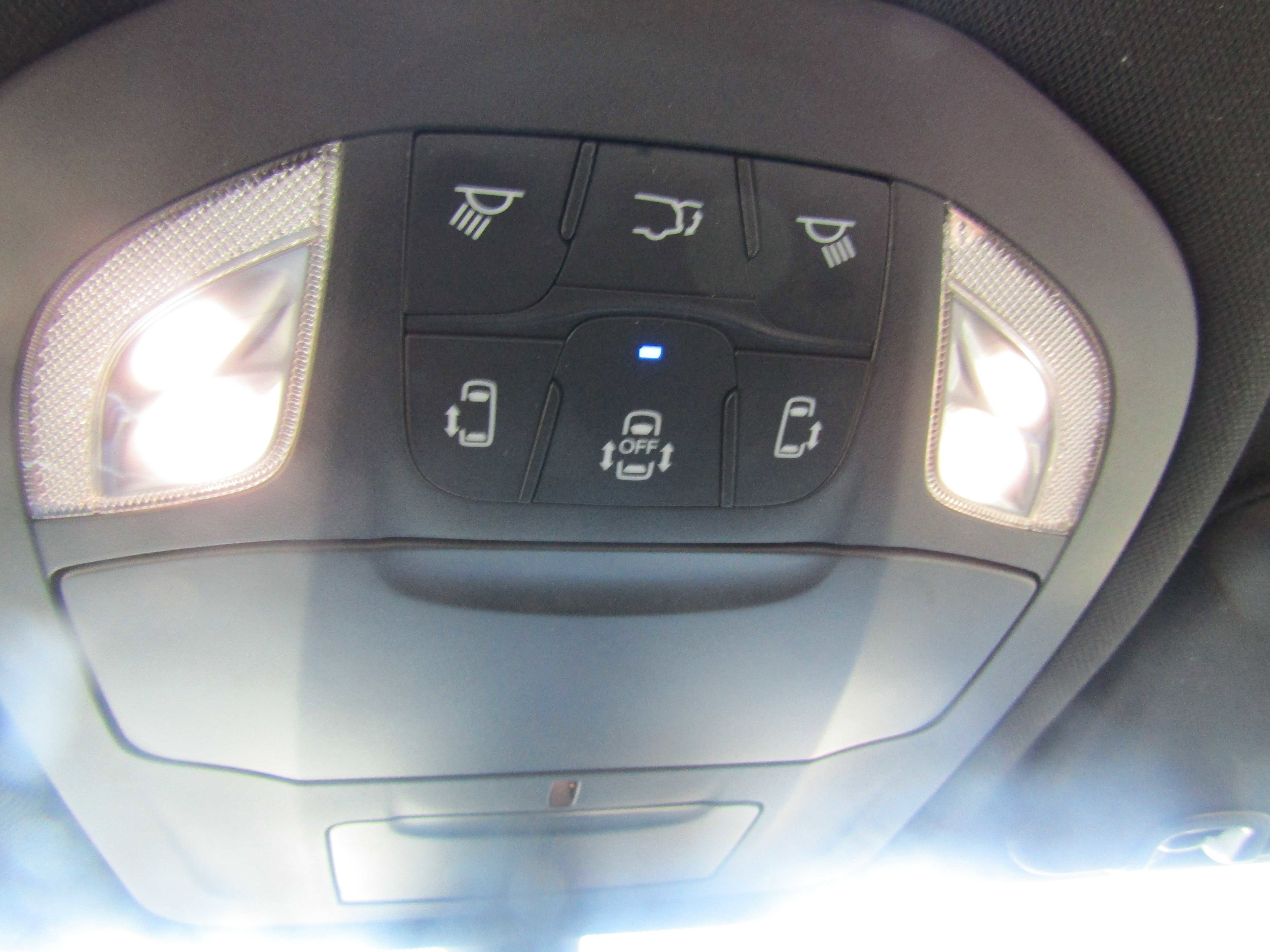 Used 2025 Chrysler Pacifica Select image 19