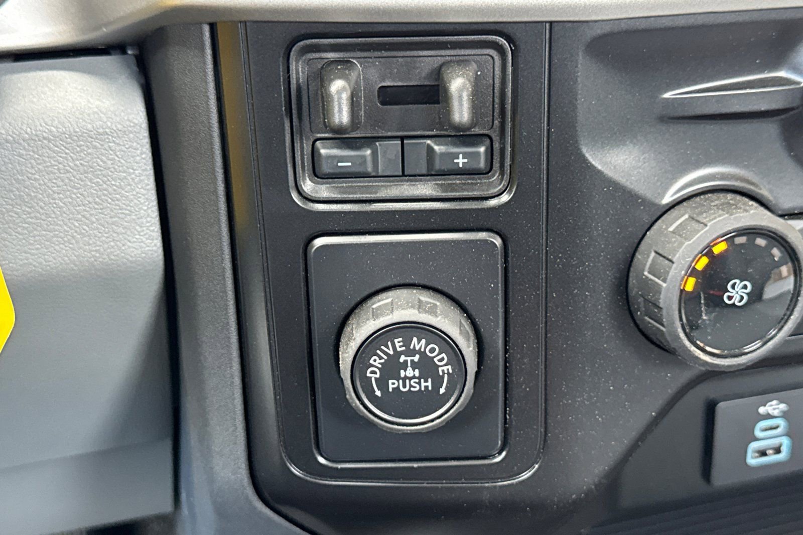 New 2026 Ford F250 XL w/ XL Chrome Package image 24