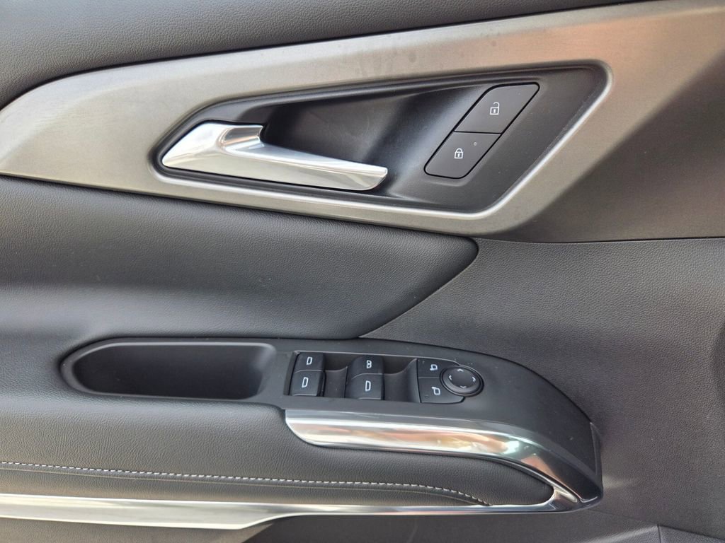 Certified 2025 Chevrolet Traverse LT FWD image 22
