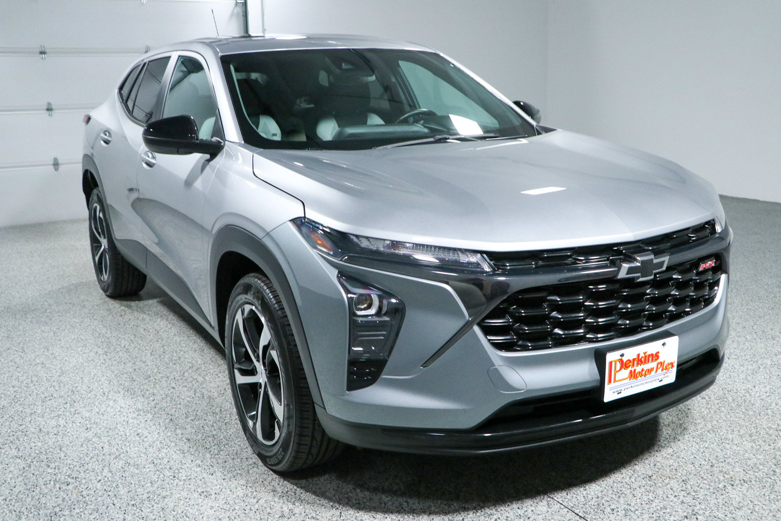 Used 2024 Chevrolet Trax RS w/ Sunroof Package FWD image 5