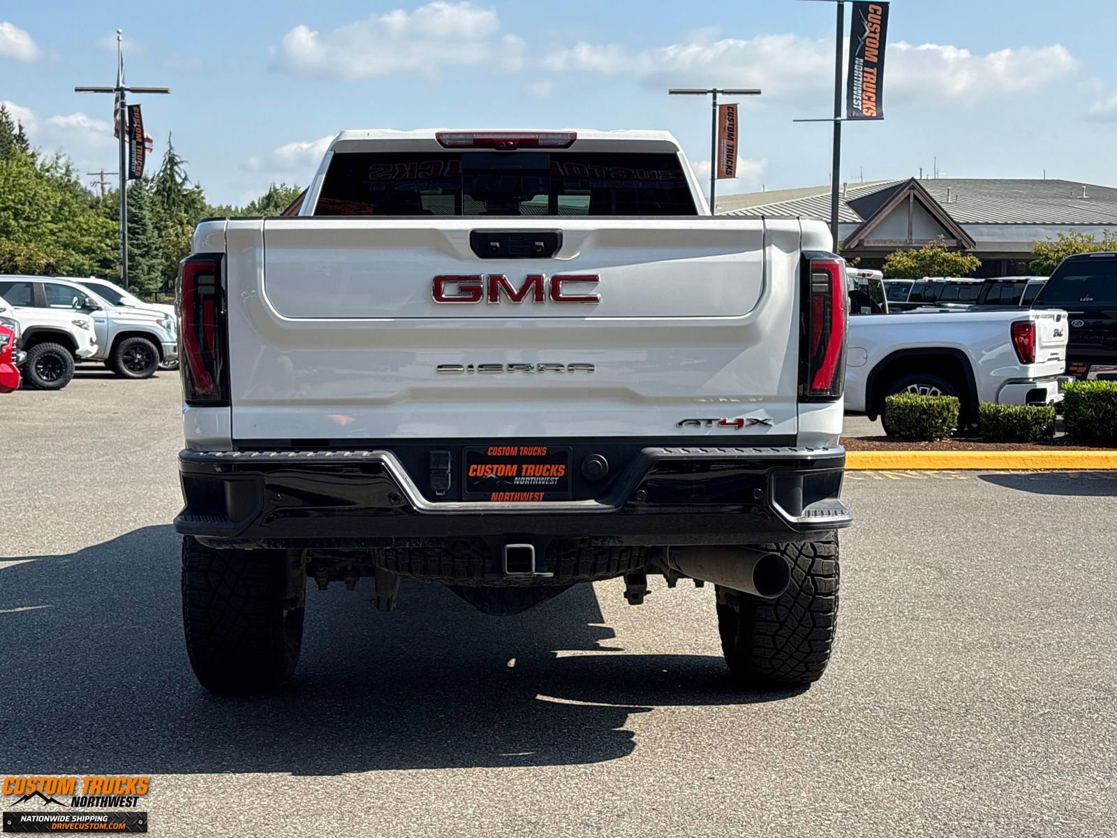 Used 2025 GMC Sierra 2500 AT4X image 4