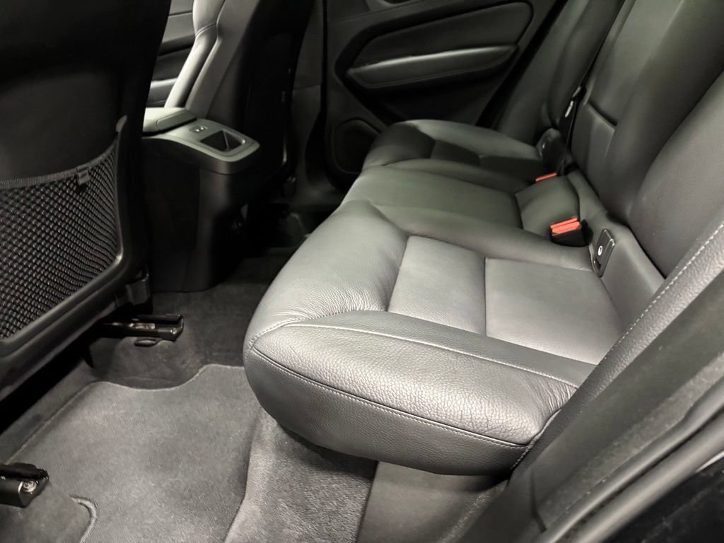 Used 2022 Volvo XC60 B5 Momentum w/ Climate Package AWD/4WD image 39