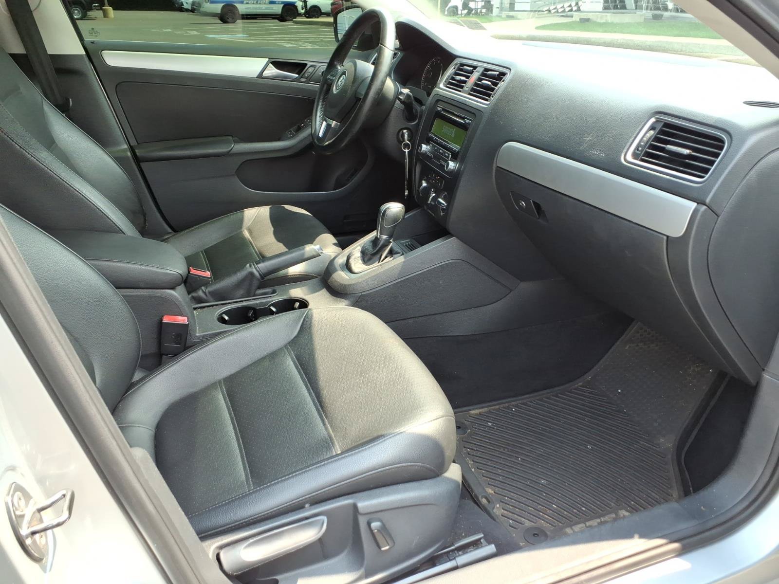 Used 2014 Volkswagen Jetta SE FWD image 24