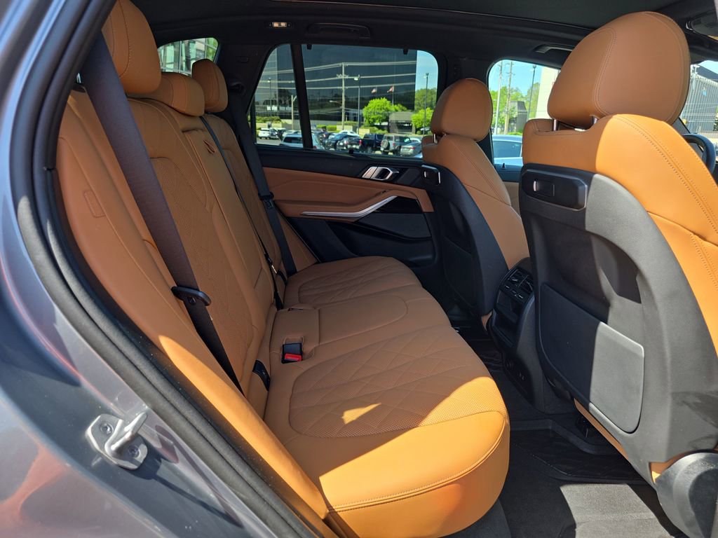 Used 2024 BMW X5 sDrive40i w/ Premium Package image 14