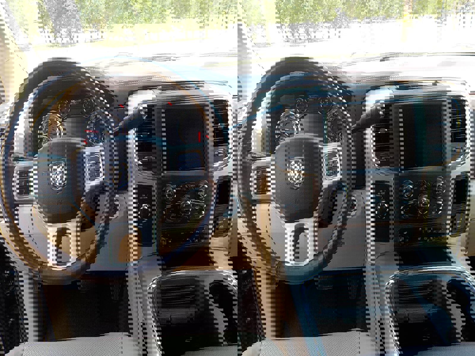 Used 2018 RAM 2500 Laramie w/ Convenience Group image 10