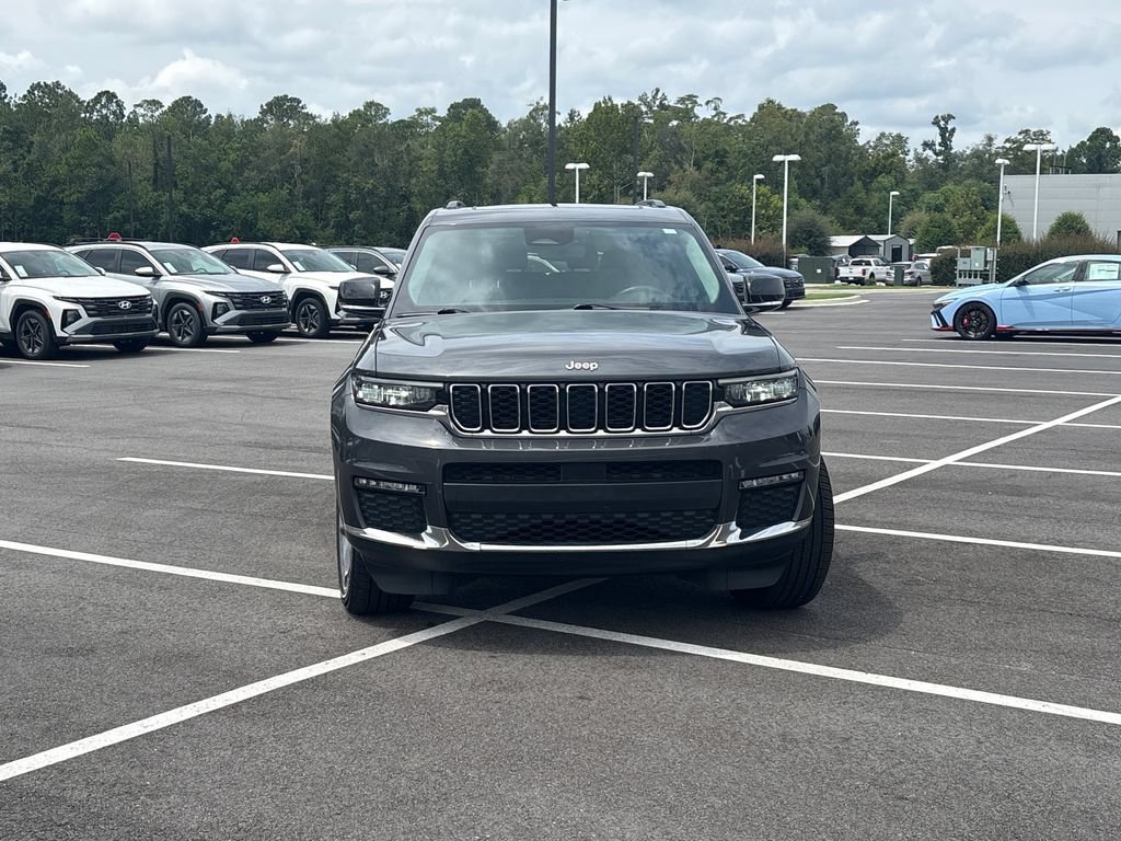 Used 2022 Jeep Grand Cherokee L Limited AWD/4WD image 2