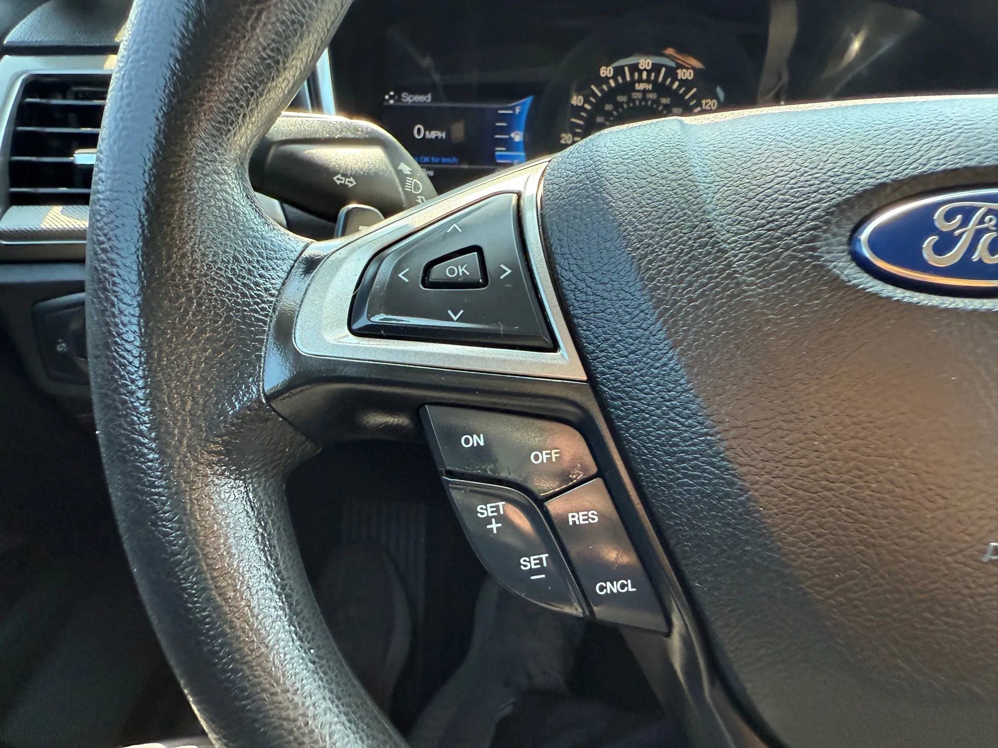 Used 2017 Ford Fusion SE w/ Fusion SE Technology Package image 29