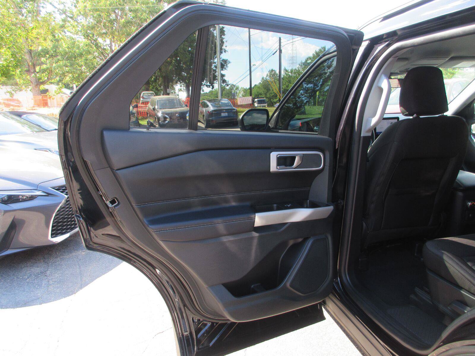 Used 2021 Ford Explorer XLT RWD image 16