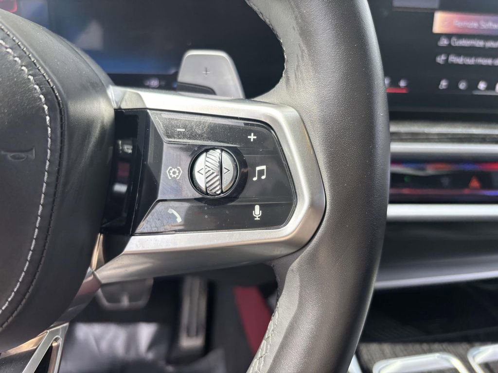 Used 2025 BMW 740i xDrive AWD/4WD image 28