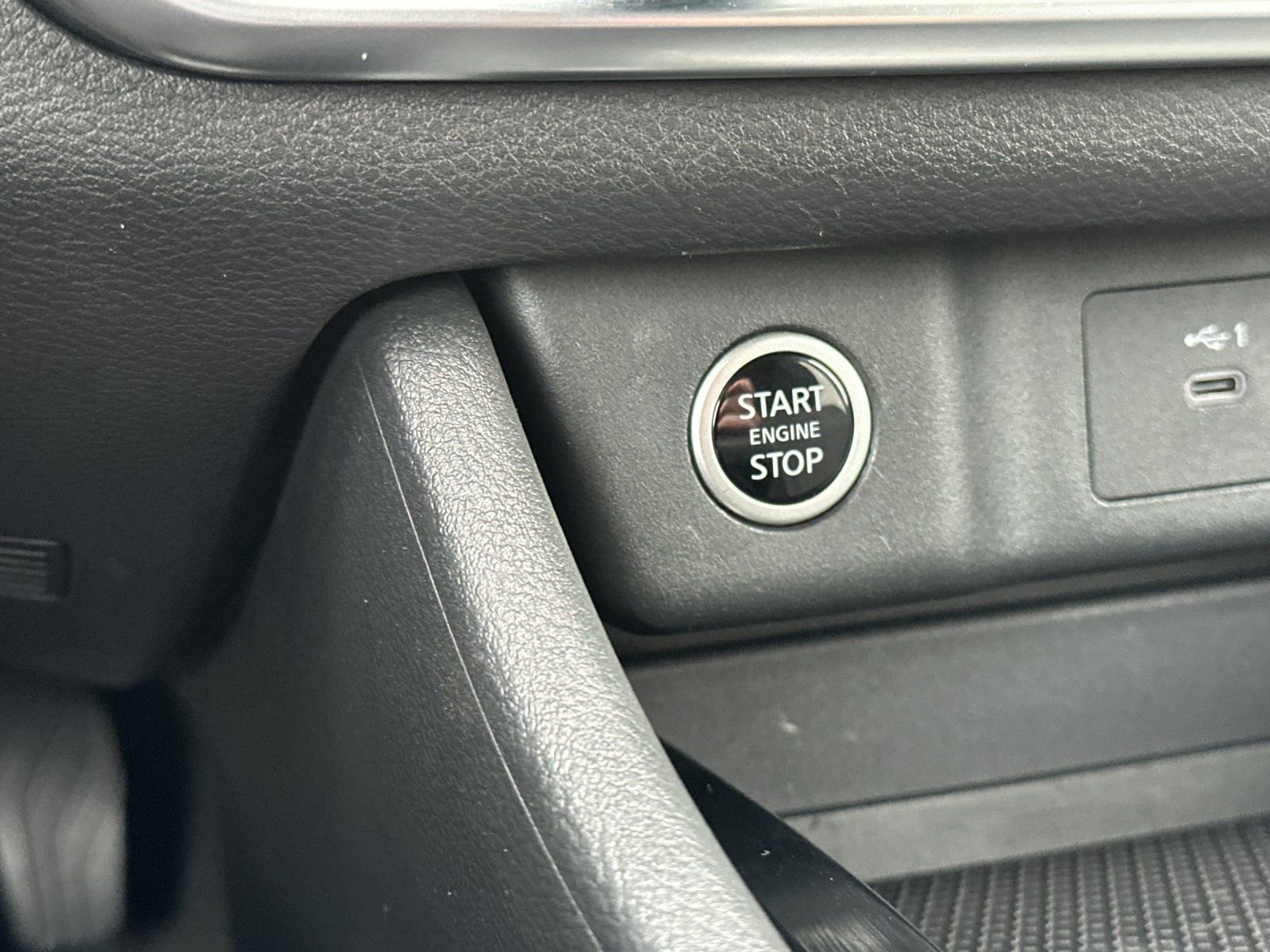 Used 2023 Nissan Rogue SV image 21