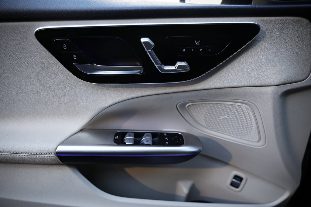 Used 2023 Mercedes-Benz C 300 4MATIC Sedan w/ Exclusive Trim Package image 15