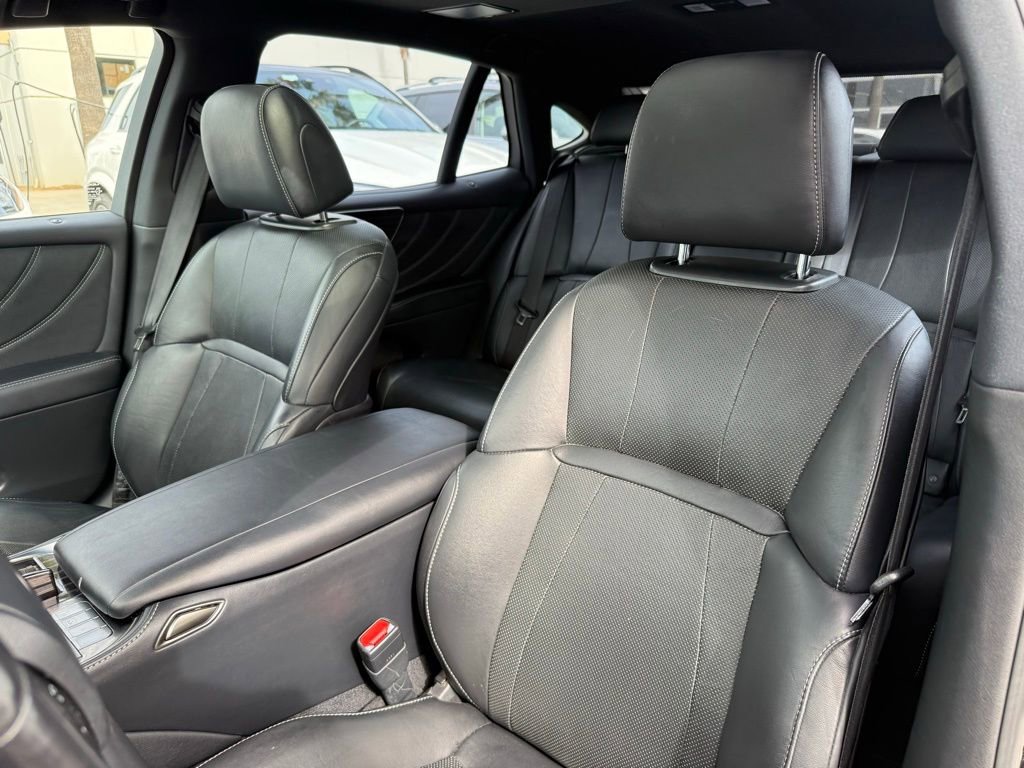 Used 2019 Lexus LS 500 w/ Accessory Package (Z2) RWD image 13
