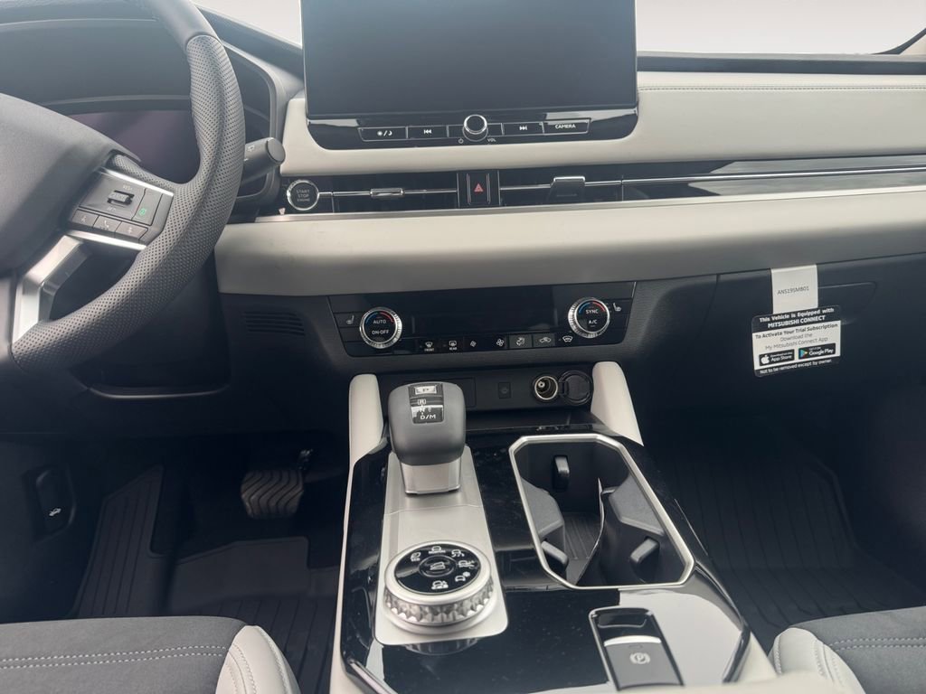 New 2026 Mitsubishi Outlander SE FWD image 11