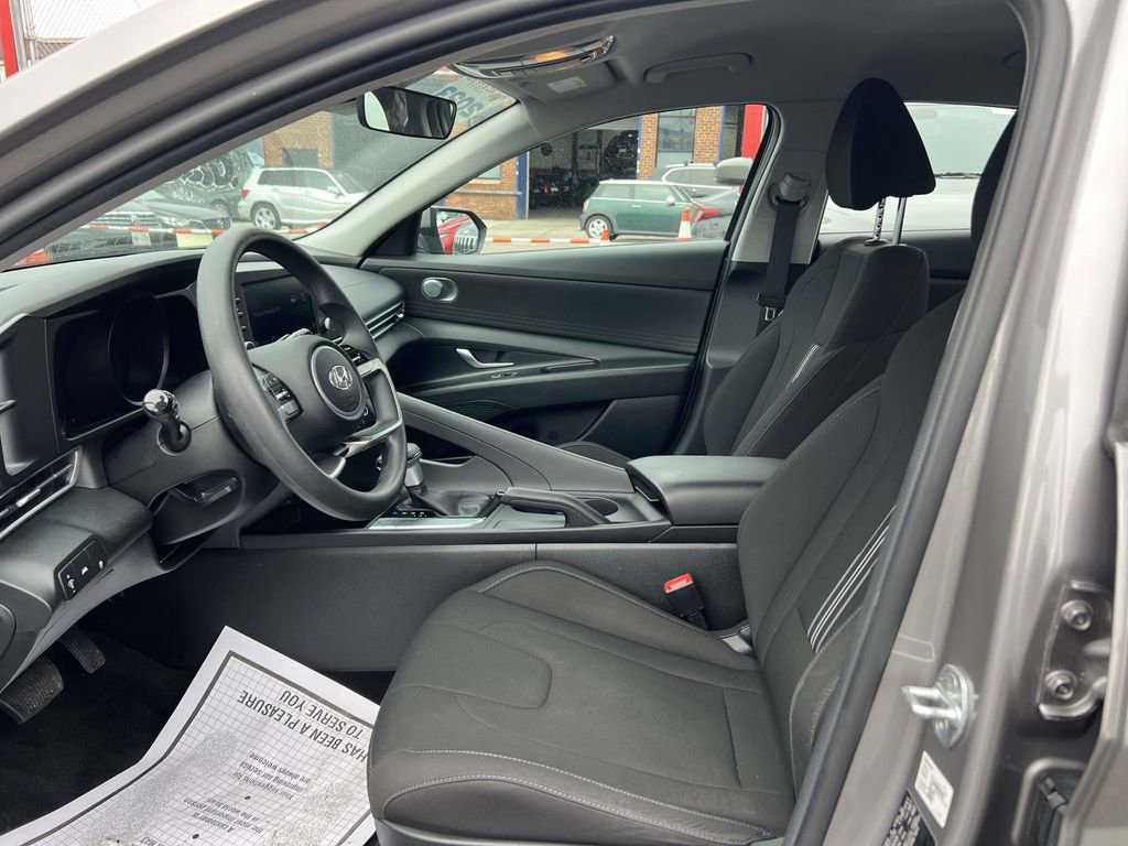 Certified 2023 Hyundai Elantra SEL w/ Preferred Accessory Package FWD image 18