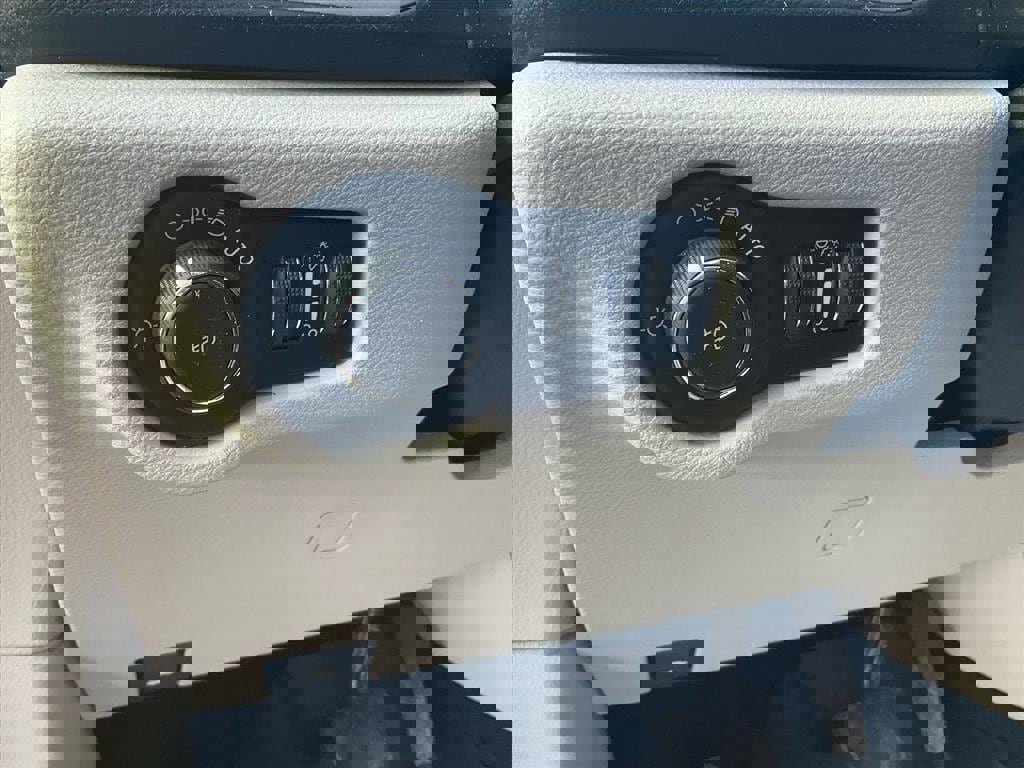 Used 2020 Chrysler Pacifica Touring w/ Cold Weather Group image 16