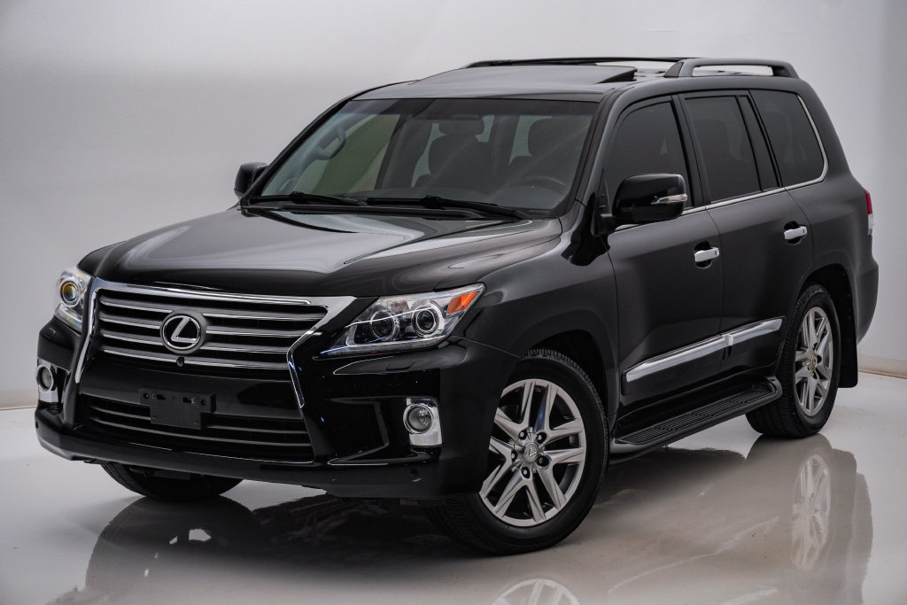 Used 2013 Lexus LX 570 4WD w/ Luxury Pkg image 3