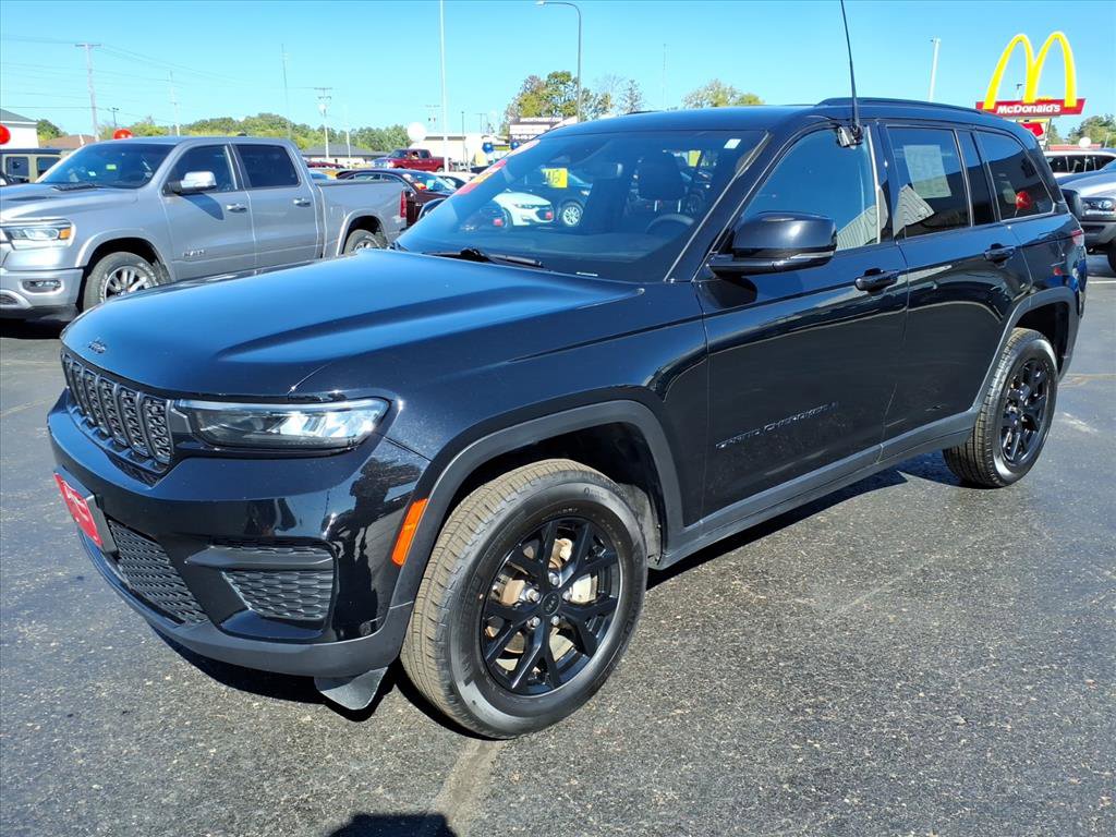 Used 2024 Jeep Grand Cherokee Altitude image 8