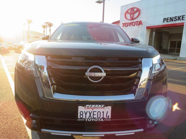 Used 2022 Nissan Pathfinder Platinum w/ Cargo Package image 2