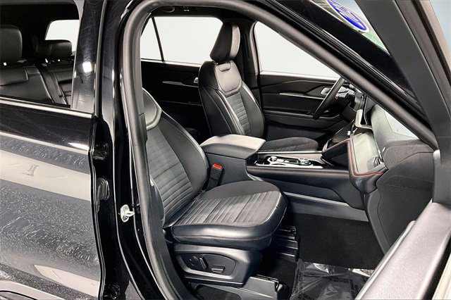 Used 2025 Ford Explorer ST-Line w/ ST-Line Street Pack image 29