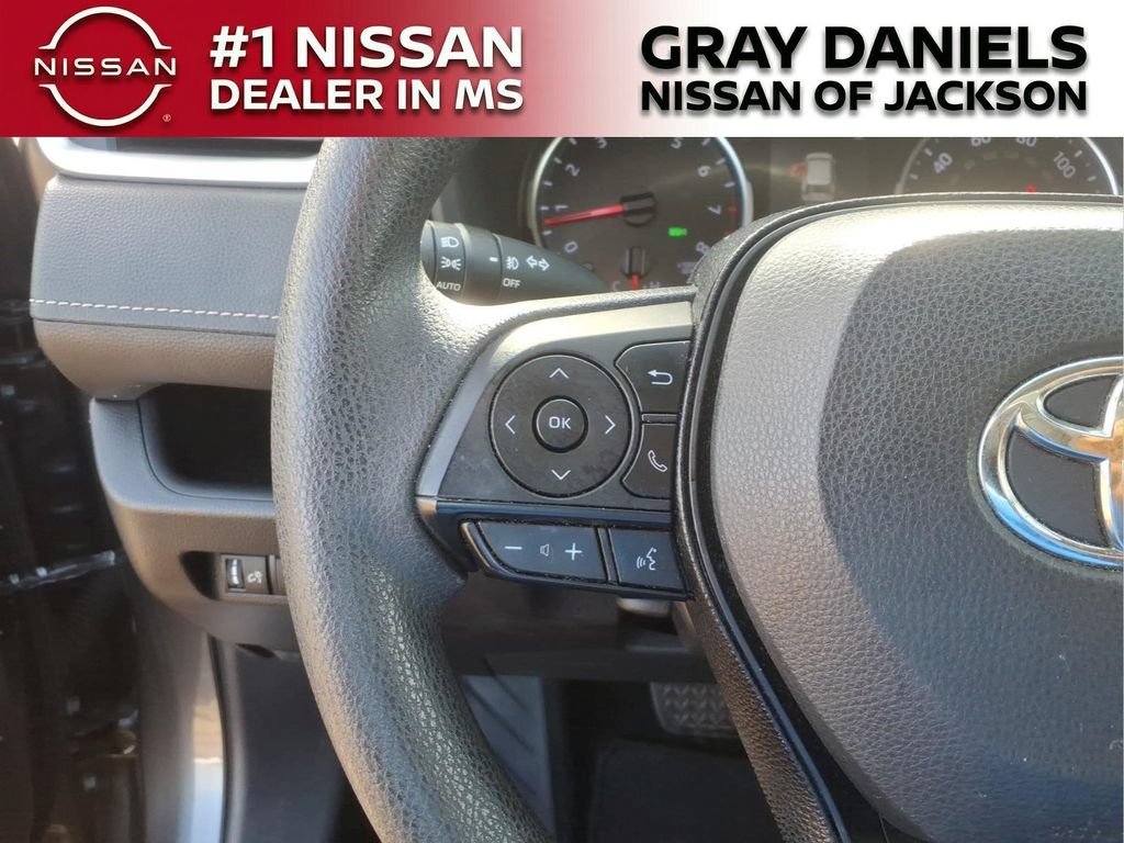 Used 2019 Toyota RAV4 XLE FWD image 13