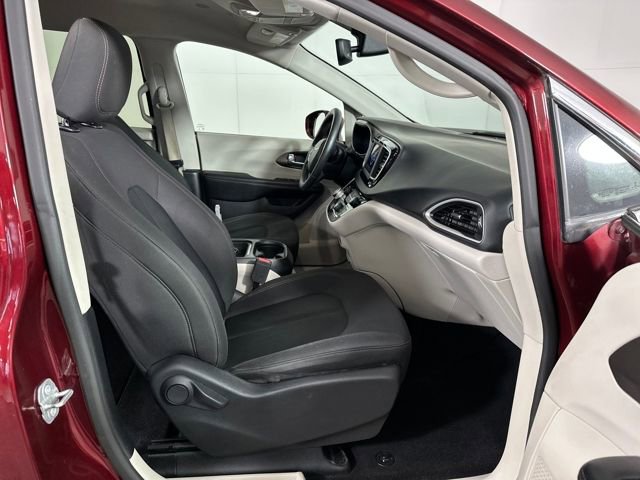 Used 2019 Chrysler Pacifica Touring Plus w/ Tire & Wheel Group image 29